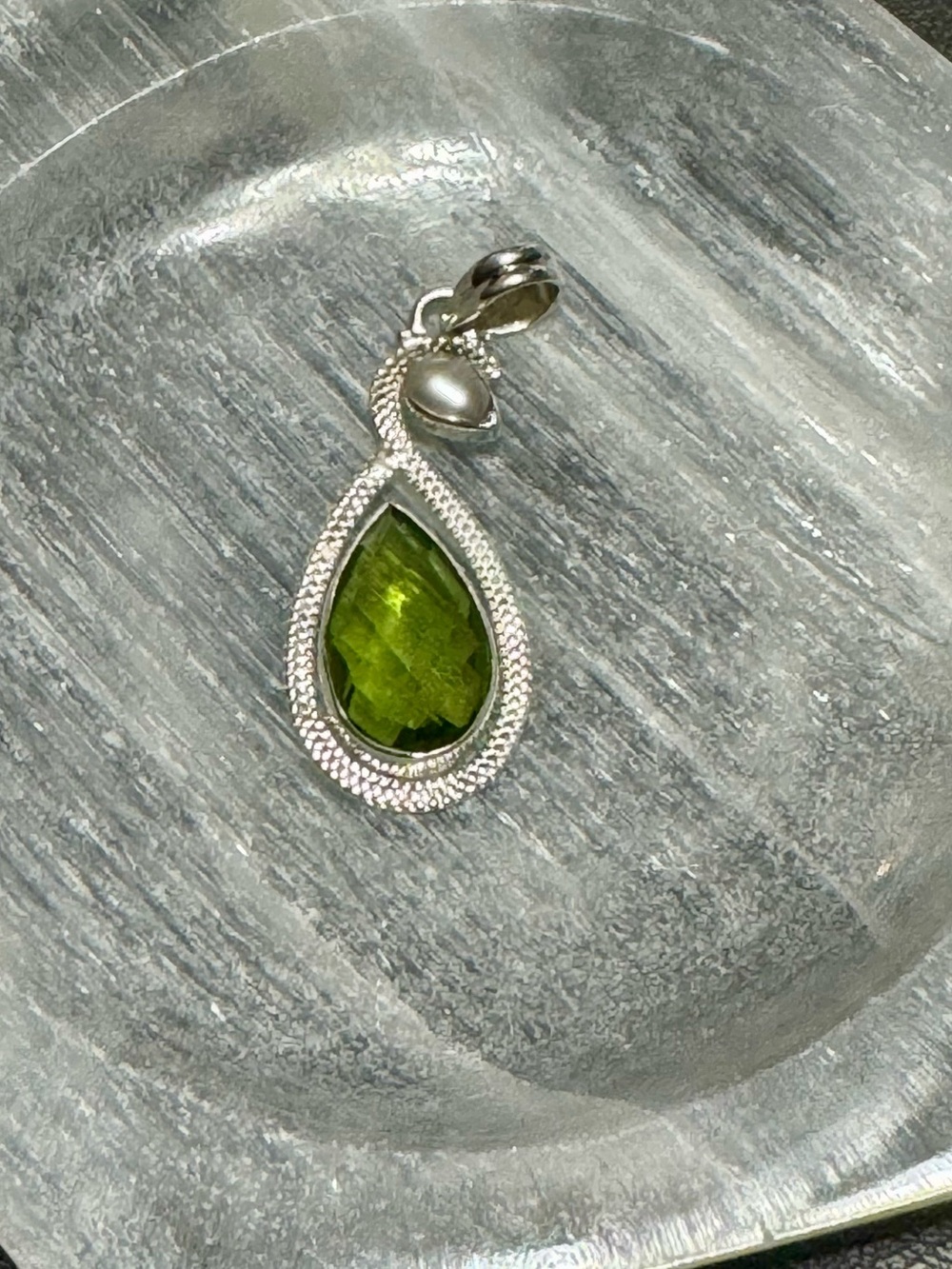 925 Sterling Silver Peridot Teardrop Pendant with Pearl Accent - Picture 3 of 9